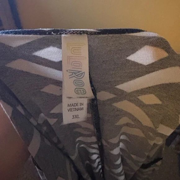 LuLaRoe Black and White Patterned Short Sleeve Top - Picture 3 of 3